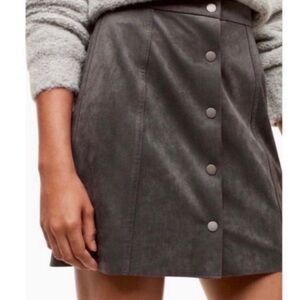 Wilfred Free Aritzia Gray Faux Suede Button
Down Mini Skirt Size 4